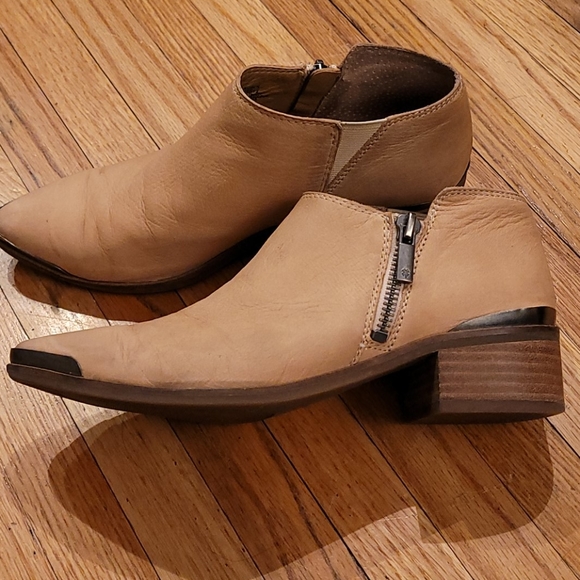 Lucky Brand Koben Ankle Bootie - Picture 3 of 12